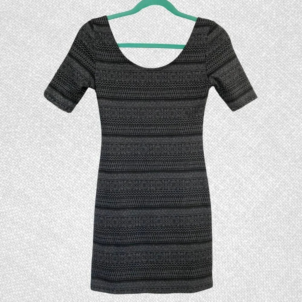 Black and Grey Bodycon Half Sleeve Pullover Dress Size S - Picture 2 of 7